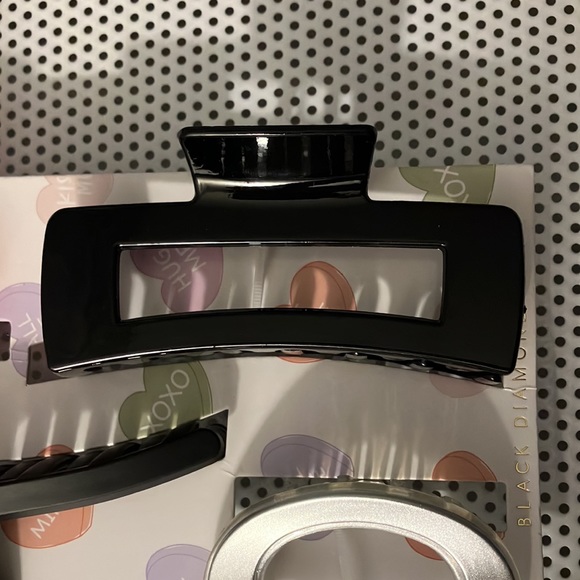 NOVEMBER SALE! Claw Clip Set - Picture 4 of 5